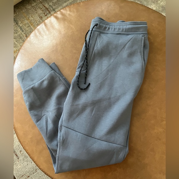 American Eagle Joggers - Picture 1 of 3